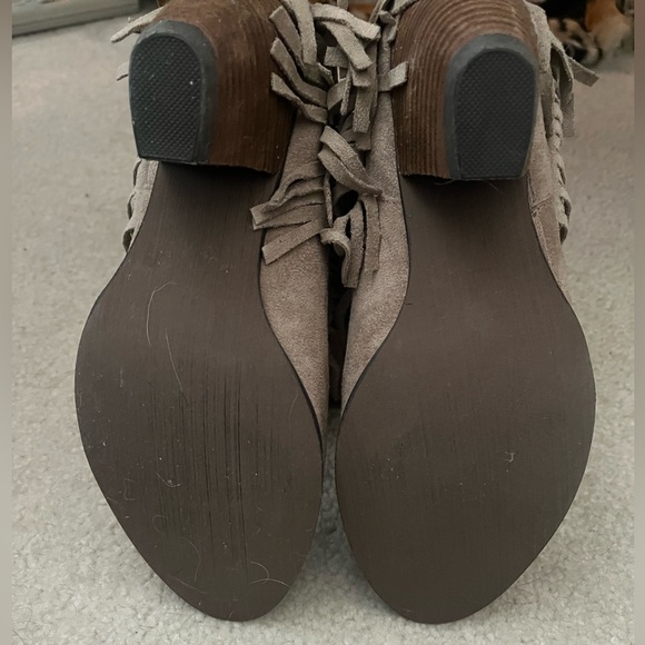 NWOB - Not Rated Fringe Suede Ankle Boots. - Picture 4 of 6